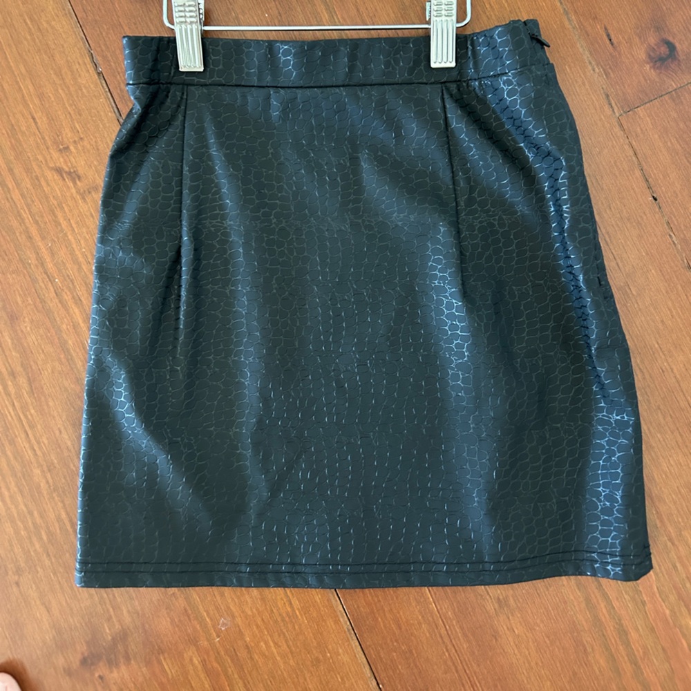 XS BLACK LEATHER SKIRT SO CUTE